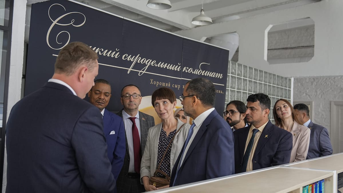 Belarus: Agriculture Minister visits cheese factory in the Minsk
