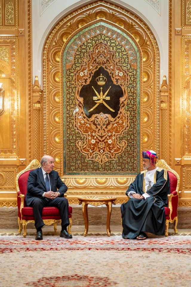 جلالةُ السُّلطان المعظّم والرئيسُ الجزائري يعقدان جلسة مباحثات