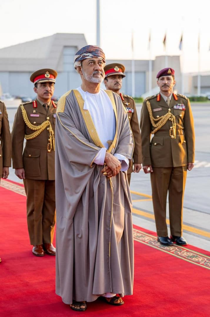 جلالة السلطان هيثم في استقبال فخامة الرئيس عبد المجيد تبون