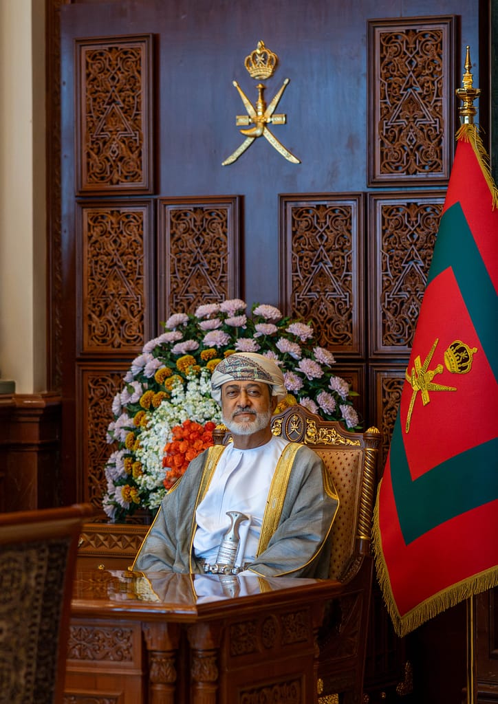 جلالةُ السُّلطان المُعظّم والرئيس البوتسواني يشهدان توقيع عدد من الاتفاقيات