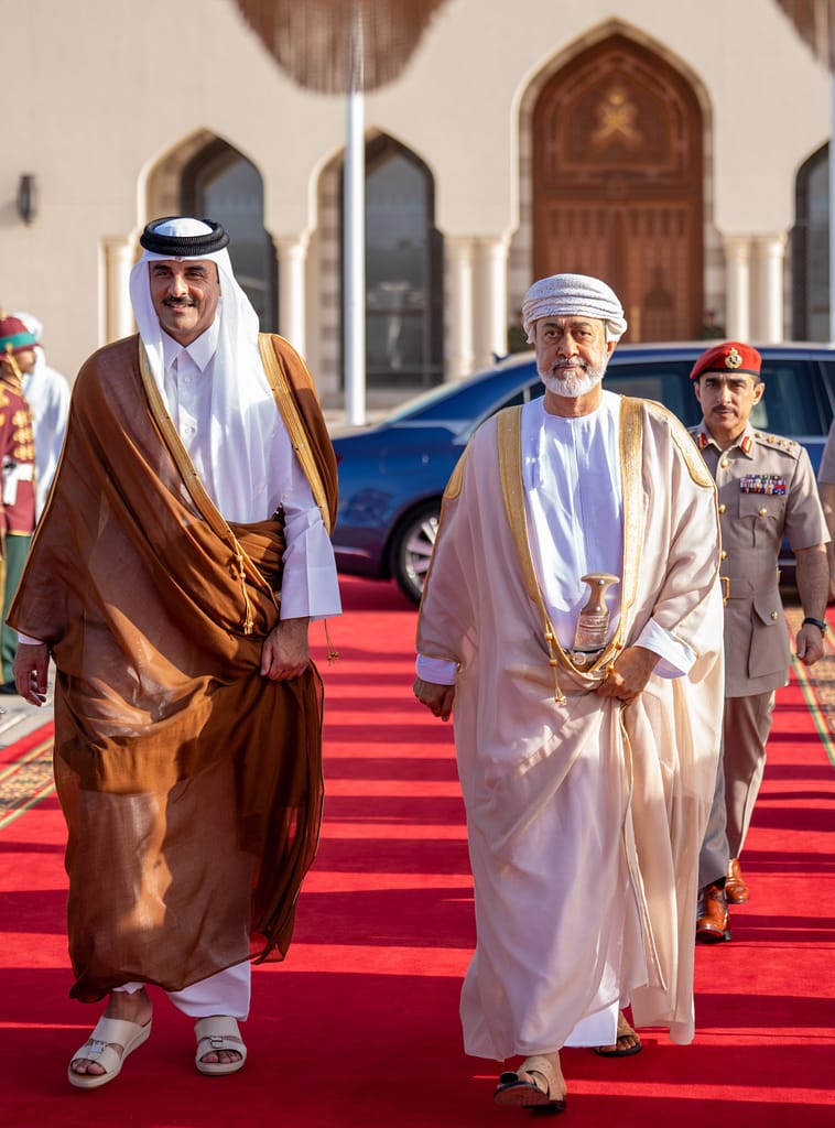 Emir of Qatar Leaves Oman