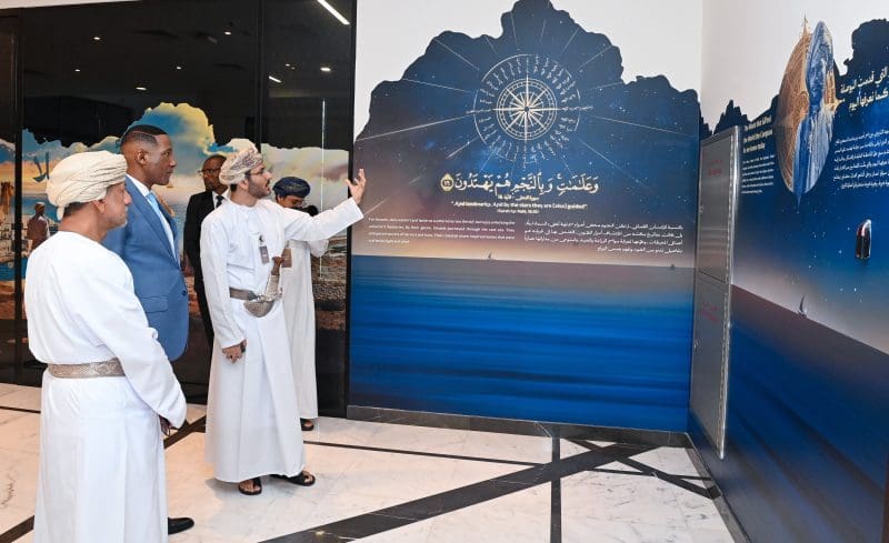 رئيس بوتسوانا يطلع على الفرص الاستثمارية في عمان ويزور دار الأوبرا السلطانية