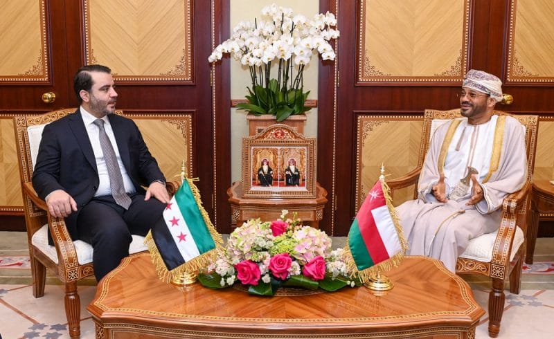 وزير الخارجية يبحث مع نظيره السوري آفاق تطوير التعاون الثنائي في مختلف المجالات
