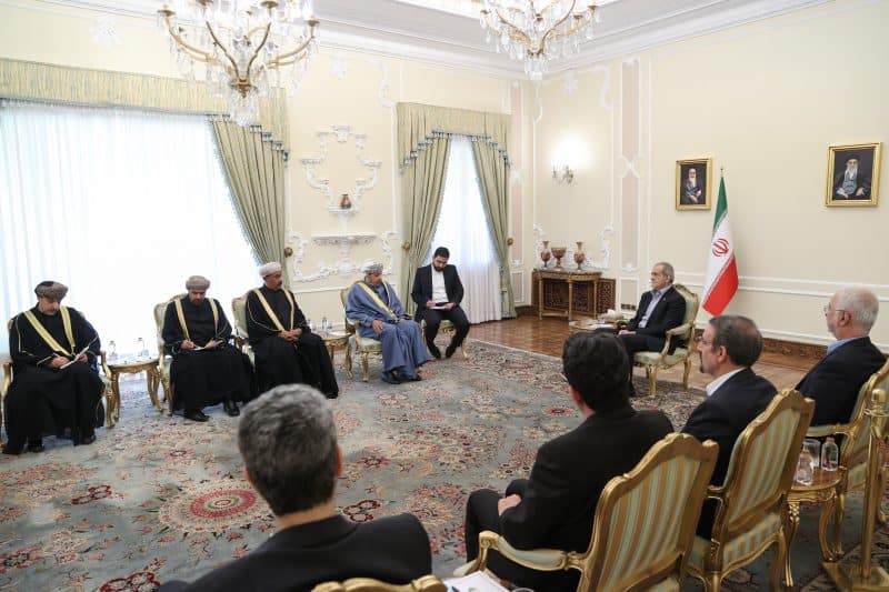 فخامة الرئيس الإيراني يستقبل معالي السيد وزير الداخلية