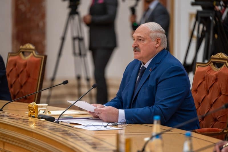 His Majesty holds official talks with President of Belarus