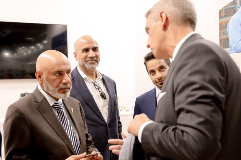 إيطاليا: سمو السيد رئيس البعثة يزور جناح سلطنة عمان في معرض مارموماك