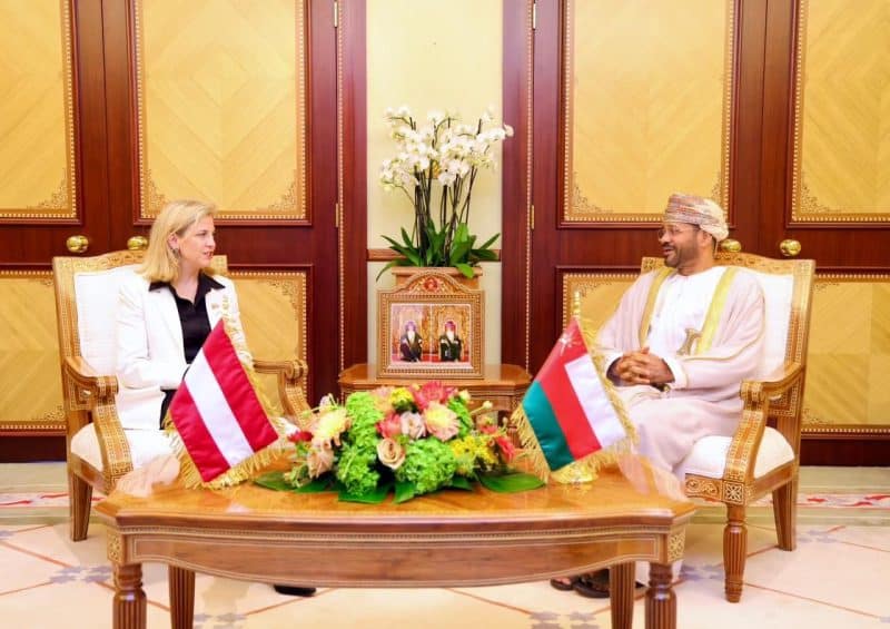 معالي السيد وزير الخارجية يبحث التعاون الثنائي مع وزيرة الشؤون الأوروبية النمساوية