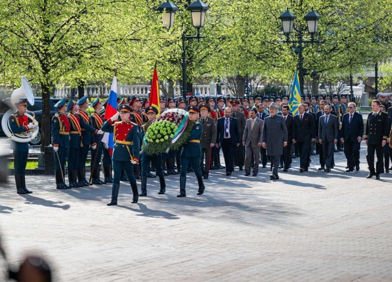 His Majesty visits the Tomb of the Unknown Soldier in Moscow
