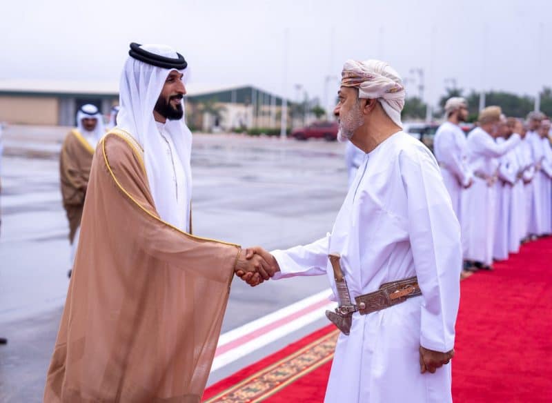جلالةُ السُّلطان المعظّم يودّع أخاه ملك البحرين