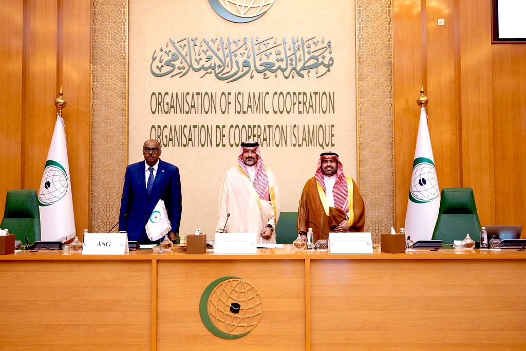 جدة: ممثلة القنصلية العامة تشارك ندوة الدبلوماسية الثقافية للشباب ،تنمية مهارات القيادة