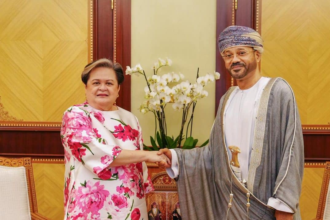 حضرة صاحب الجلالة السلطان المعظم يتلقى رسالة خطية من رئيس الفلبين