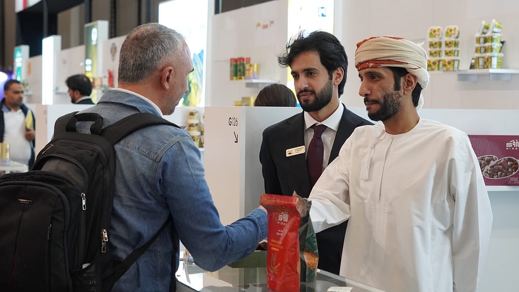 سلطنةُ عُمان تبدأ مشاركتها في معرض "سيال باريس" للصّناعات الغذائيّة