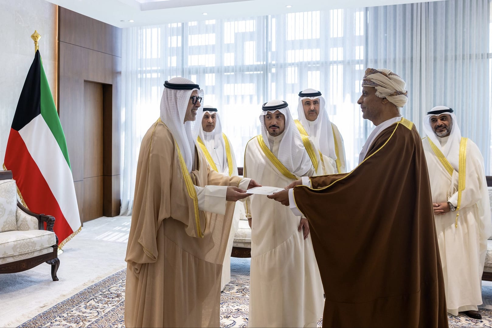 الكويت: السفير يقدم نسخة من أوراق اعتماده
