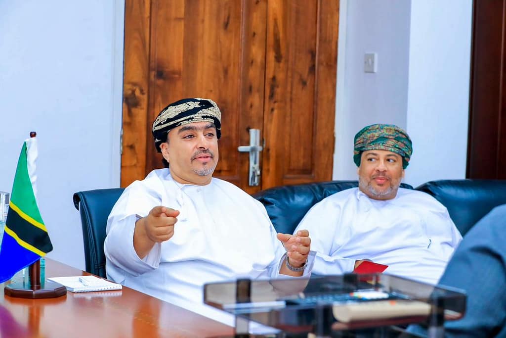 تنزانيا: وزير الطاقة يستقبل سفير سلطنة عمان