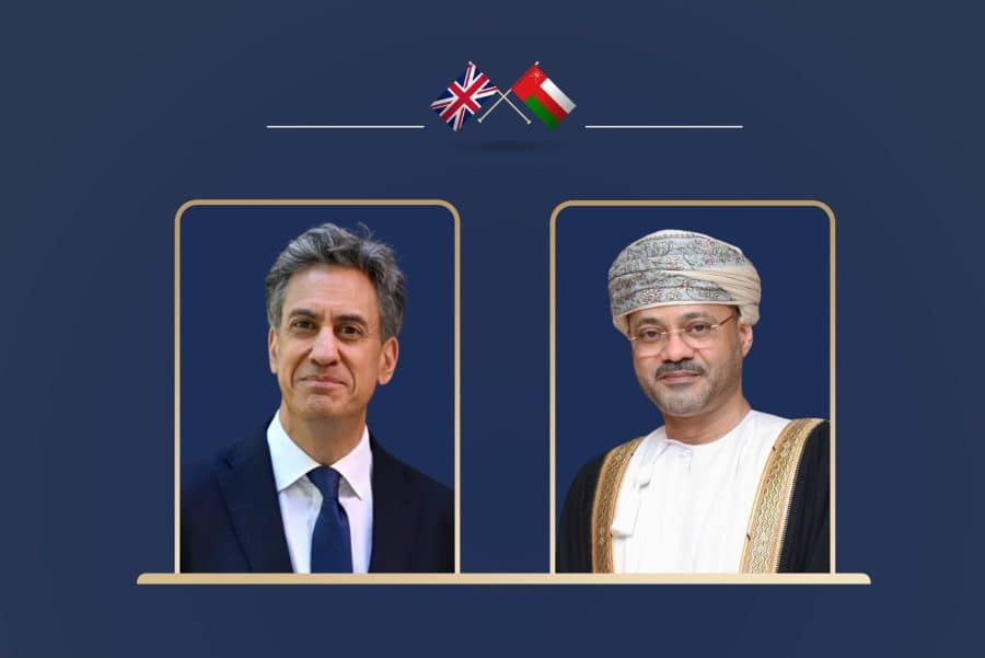 معالي السيد وزير الخارجية يبحث المستجدات الإقليمية مع نظيره البريطاني