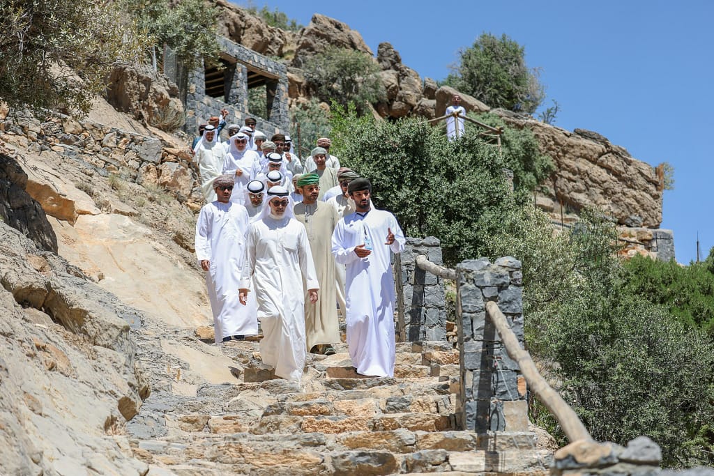 Minister and Kuwaiti counterpart visits tourists sites
