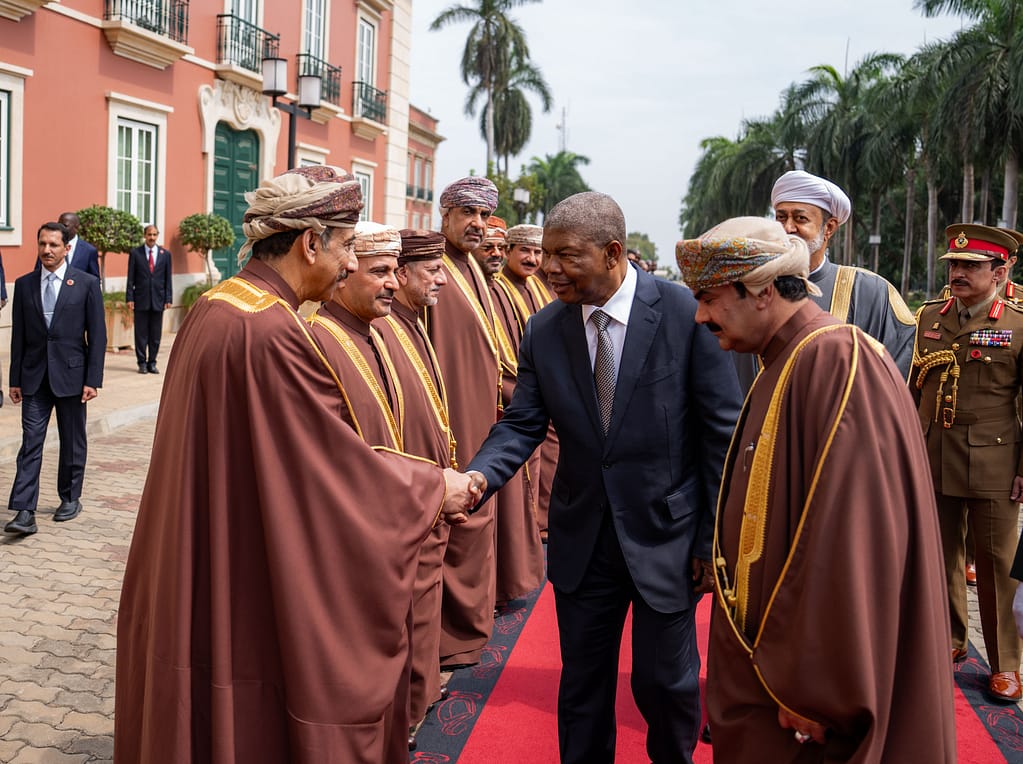 جلالةُ السُّلطان والرّئيسُ الأنجولي يعقدان لقاءً ثُنائيًّا وجلسةَ مباحثاتٍ رسميّةً