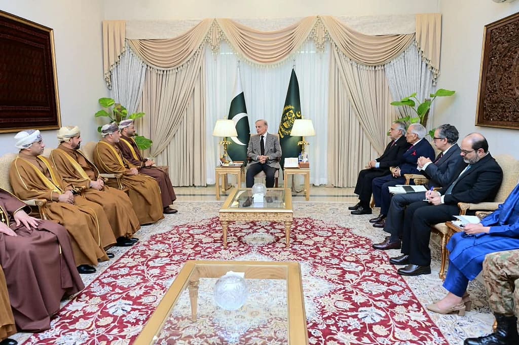 رئيس الوزراء الباكستاني يستقبل معالي السيد وزير الخارجية