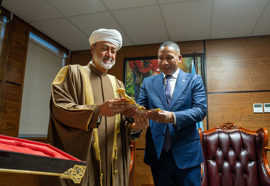 جلالةُ السُّلطان المُعظّم والرئيسُ البوتسواني يعقدان لقاءً ثُنائيًّا وجلسةَ مُباحثاتٍ