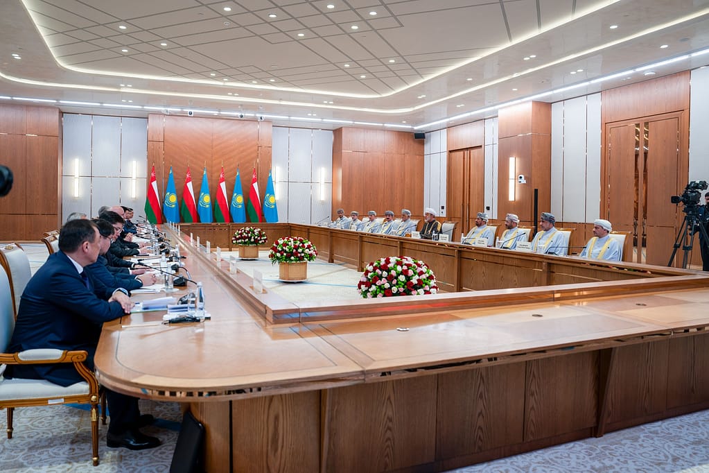 جلالةُ السُّلطان والرّئيسُ الكازاخستاني يعقدان جلستيْ مُباحثات ثنائيّةً ومُوسّعةً