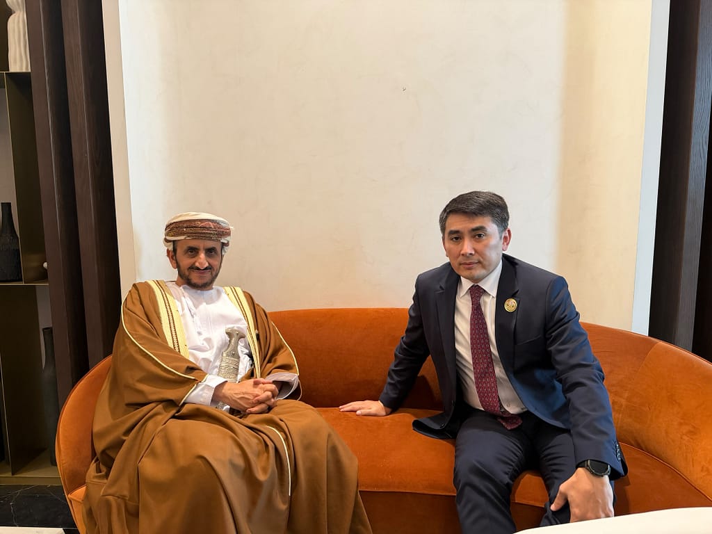 وكيل الوزارة للشؤون السياسية يجرى محادثات ثنائية على هامش اجتماعات منظمة التعاون الإسلامي ببغداد