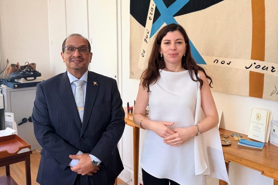 فرنسا: مستشارة الرئيس تلتقي سفير سلطنة عمان