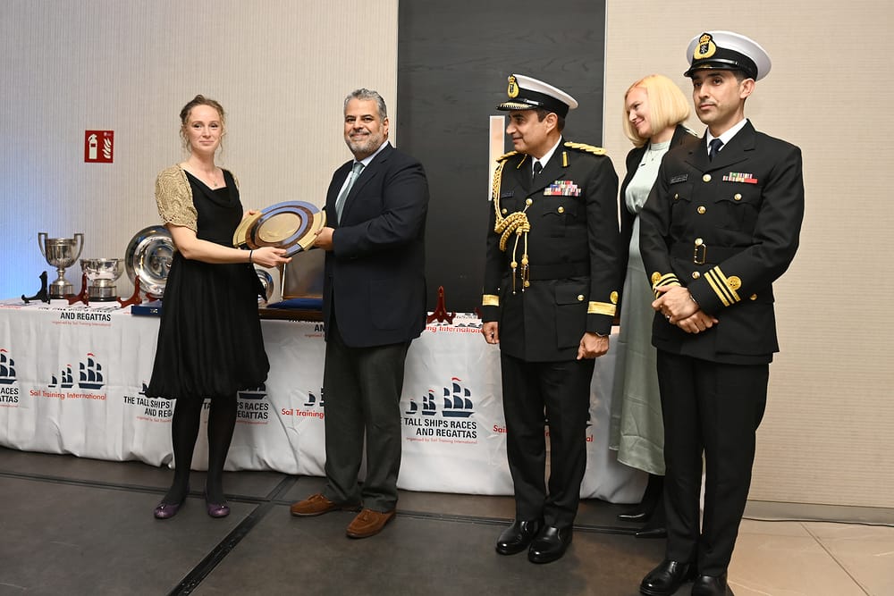 الاحتفالُ بتسليم جائزة السُّلطان قابوس للإبحار الشراعي في نسختها الـ 12 بإسبانيا