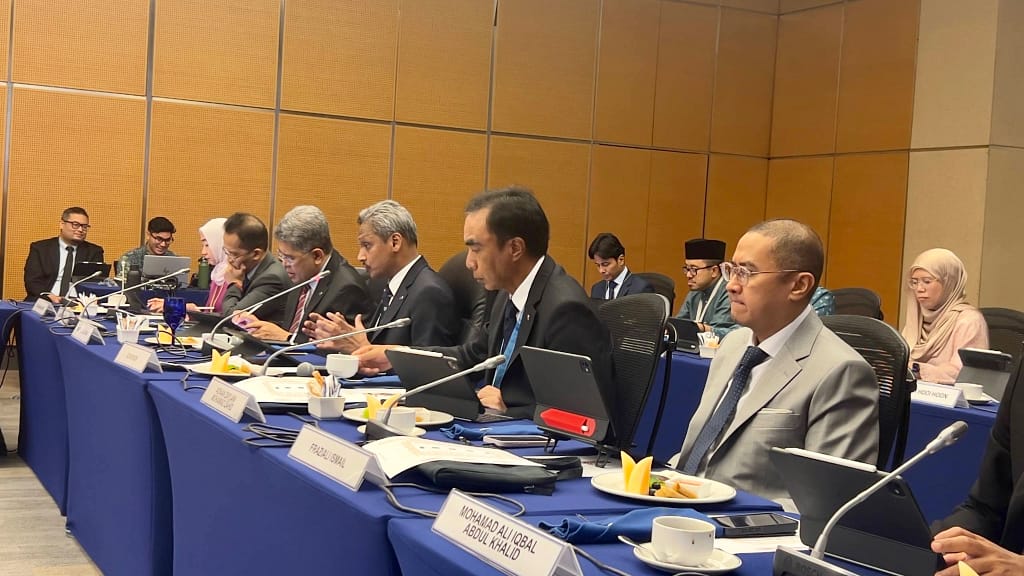 Malaysia: Ambassador at Central Bank meeting with Heads of Diplomatic Missions