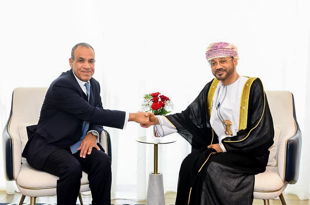 معالي السيد وزير الخارجية يبحث التصعيد العسكري في المنطقة مع نظيره المصري
