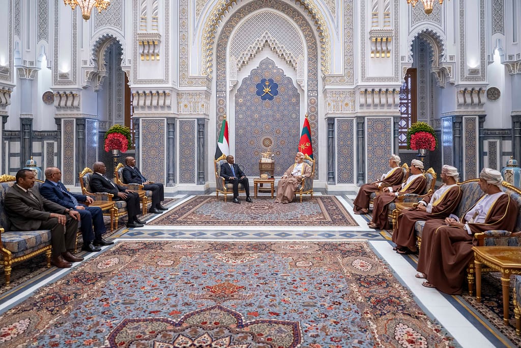 جلالة السلطان المعظم يستقبل رئيس مجلس السيادة بجمهورية السودان