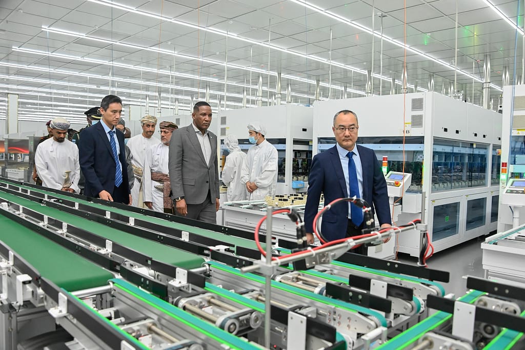 الرئيس البوتسواني يزور ميناء صحار والمنطقة الحرة