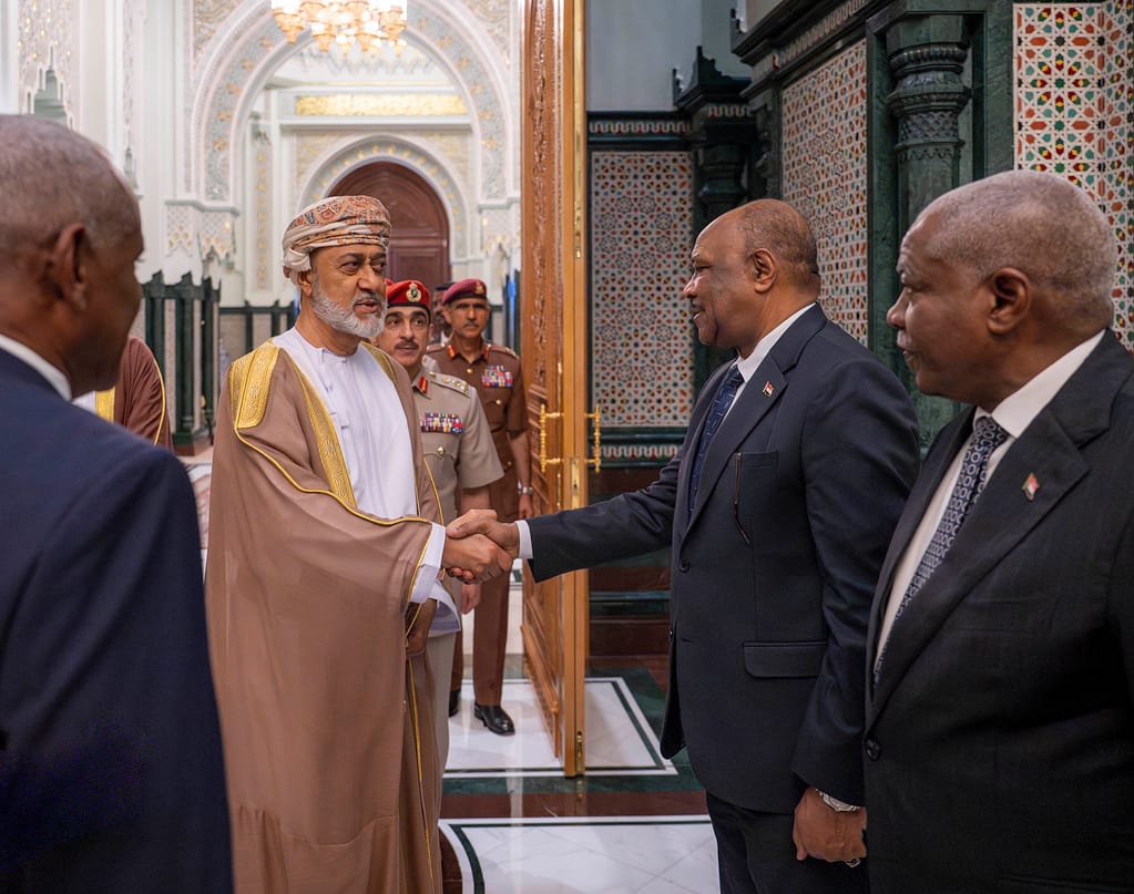 جلالة السلطان المعظم يستقبل رئيس مجلس السيادة بجمهورية السودان