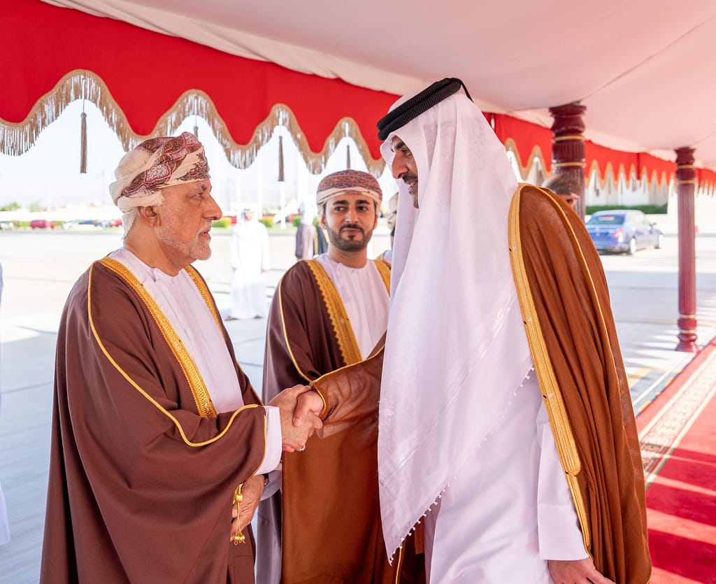 Emir of Qatar Leaves Oman