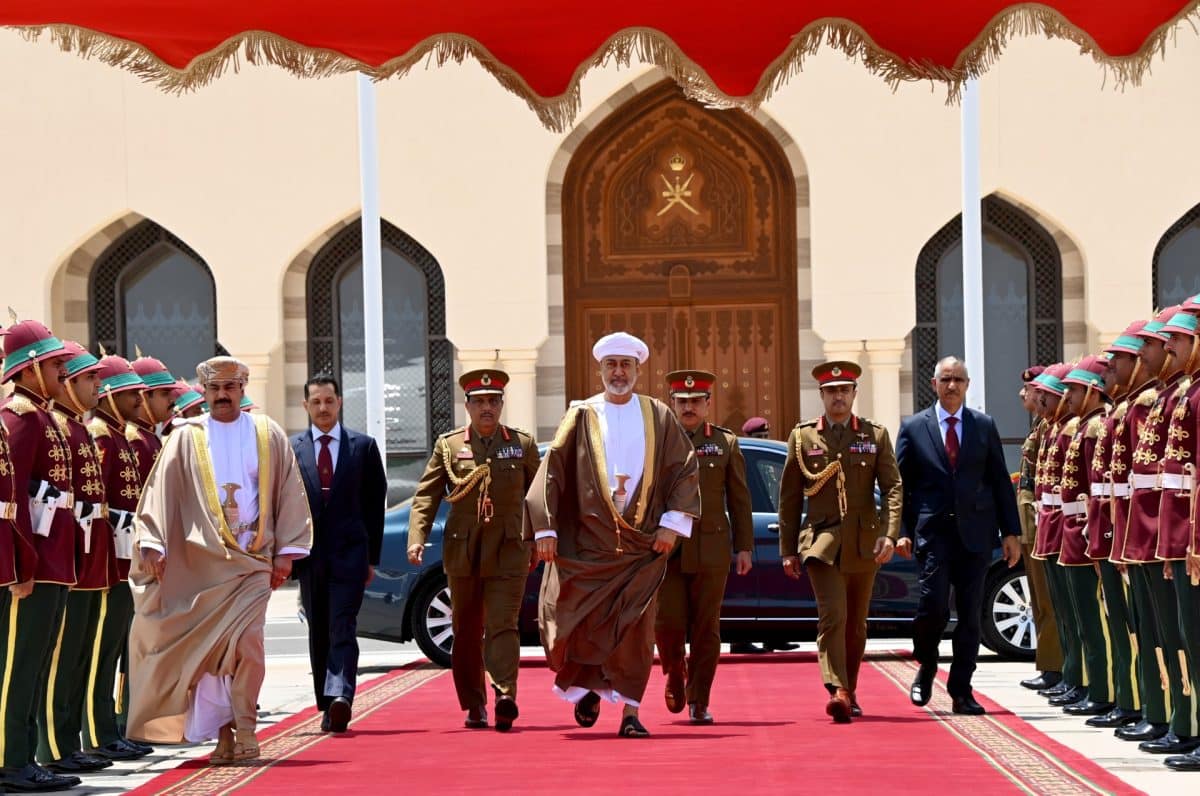 جلالة السُّلطان يغادر البلاد متوجهًا إلى الجزائر