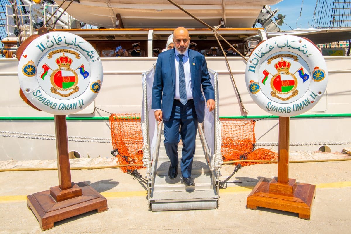 إيطاليا: السفينة "شباب عُمان الثانية" ترسو في ميناء شيفتافيكيا الإيطالي ضمن رحلتها الدولية "أمجاد البحار 2025"
