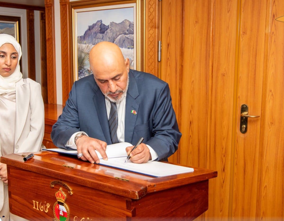 إيطاليا: السفينة "شباب عُمان الثانية" ترسو في ميناء شيفتافيكيا الإيطالي ضمن رحلتها الدولية "أمجاد البحار 2025"