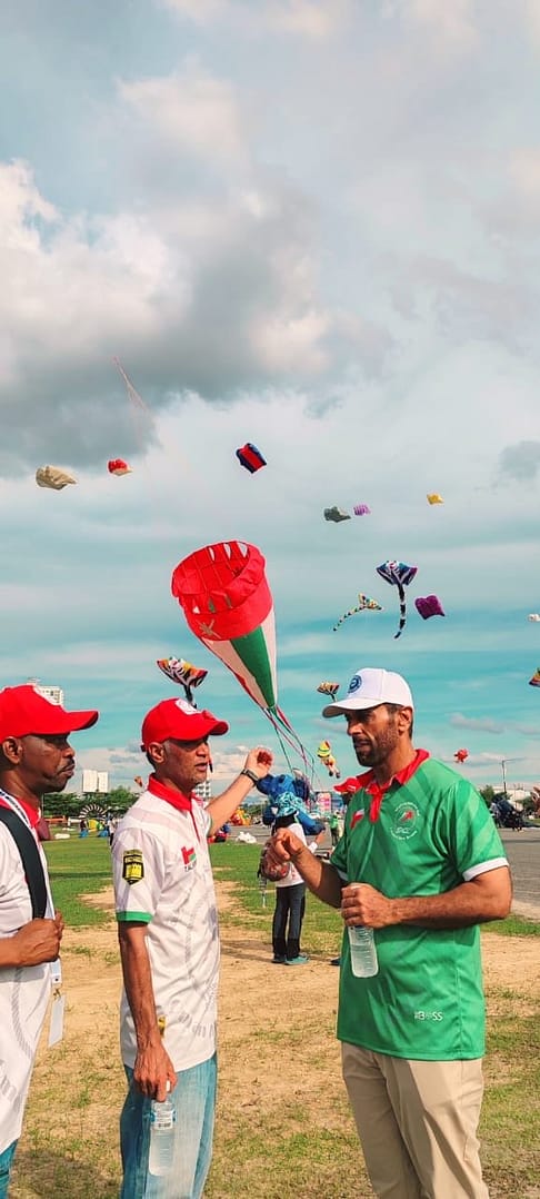 ماليزيا: نائب رئيس البعثة يزور الفريق العماني في مهرجان بورنيو