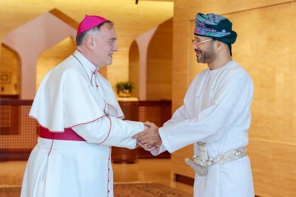 معالي السيد وزير الخارجية يستقبل سفير الفاتيكان المعتمد لدى سلطنة عمان.