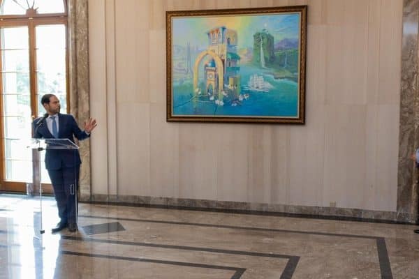 Oman presents commemorative artwork to the World Trade Organization