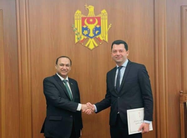 مولدوفا: سفير سلطنة عُمان يقدم نسخة من أوراق اعتماده