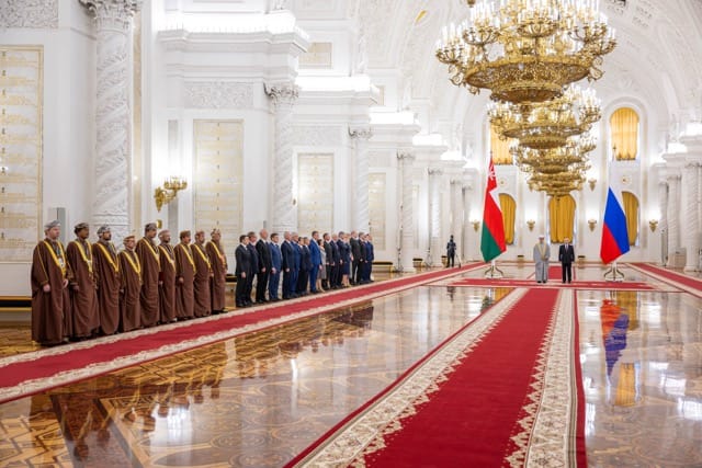 مراسمُ استقبال رسميّةٌ لجلالة السُّلطان المعظم بقصر الكرملين