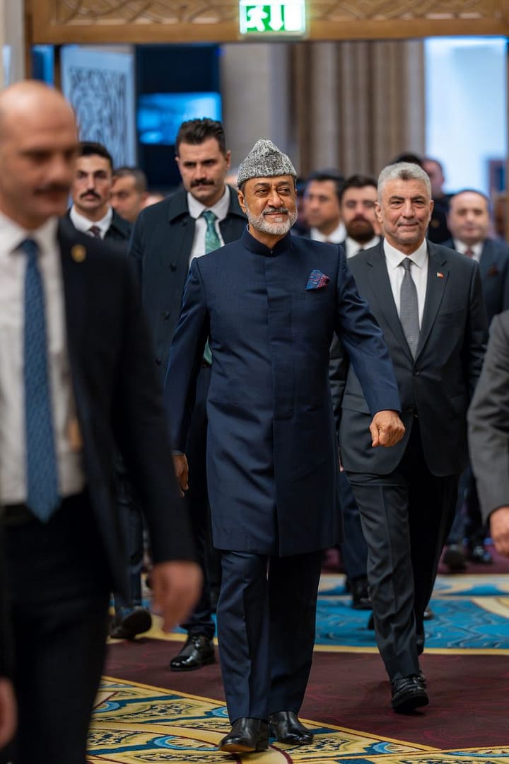 جلالةُ السُّلطان المعظّم يلتقي بعددٍ من رجال الأعمال بجمهورية تركيا