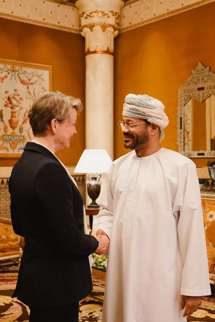 Minister meets his UK counterpart in Manama