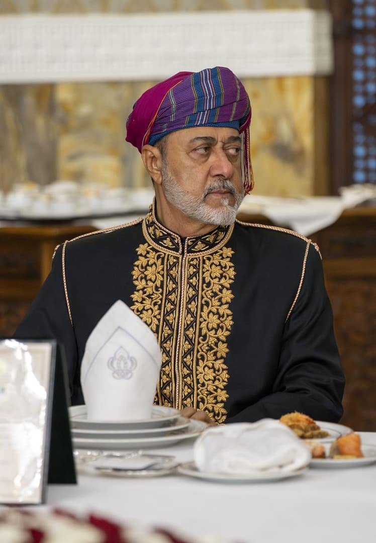 تكريمًا لجلالتِه.. الرئيسُ الجزائريُّ يُقيم مأدبة عشاء رسميّة