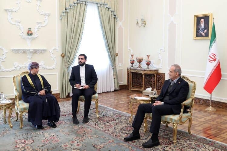 Oman’s Ambassador presents credentials to Iranian President