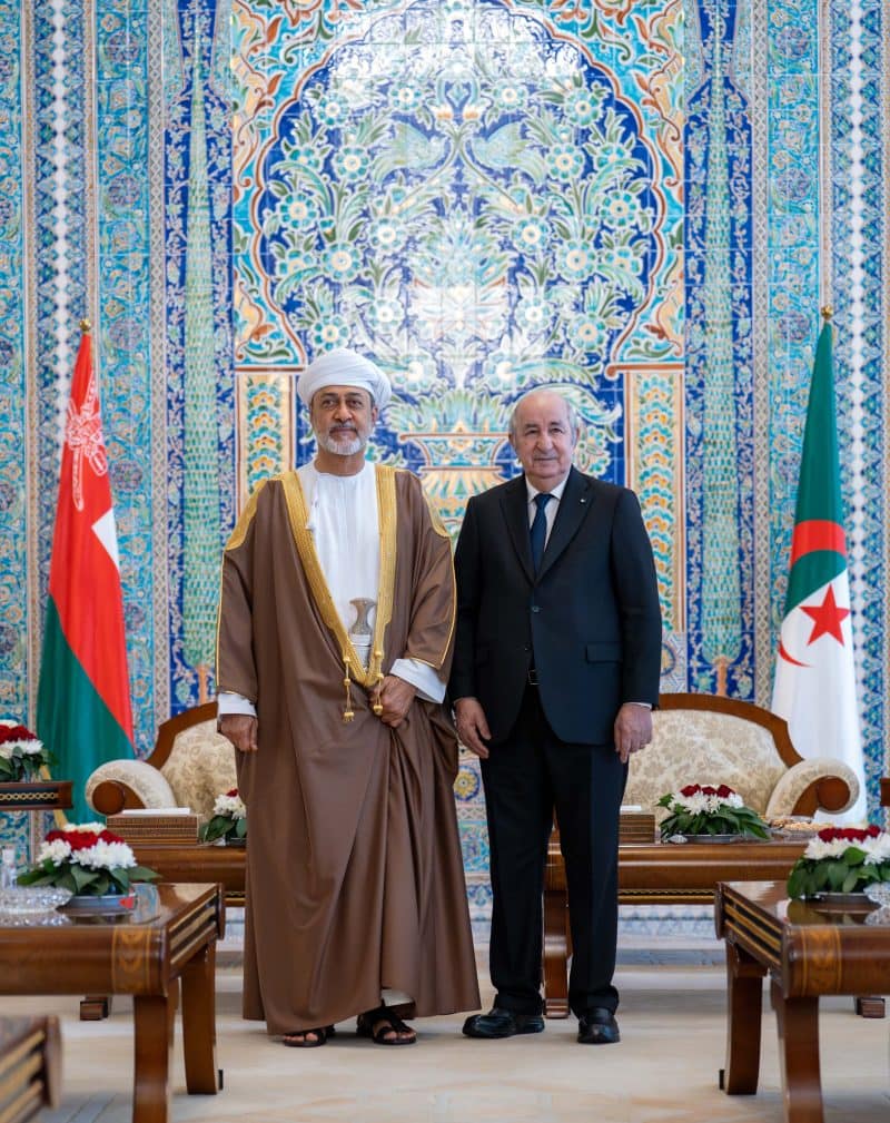 جلالةُ السُّلطان المعظّم يصلُ إلى الجزائر