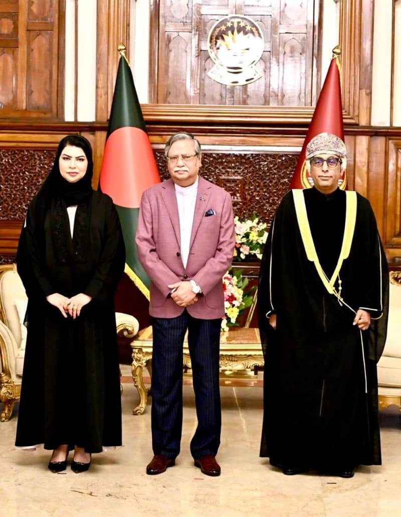 سفير سلطنة عُمان يقدم أوراق اعتماده لرئيس بنغلاديش