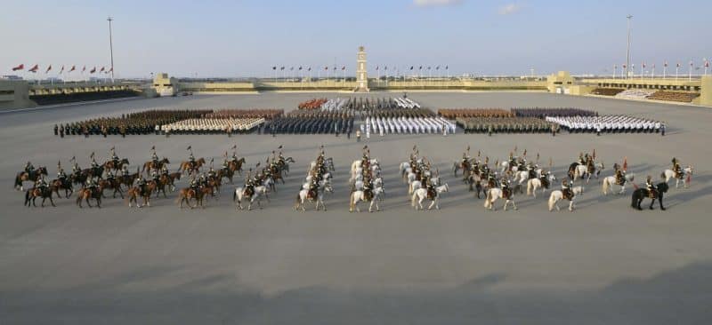 جلالةُ السُّلطان المعظّم يشملُ برعايته العرض العسكريّ بمعسكر الصّمود