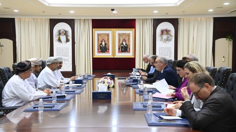 Oman and Switzerland discuss enhancing economic, trade and scientific cooperation