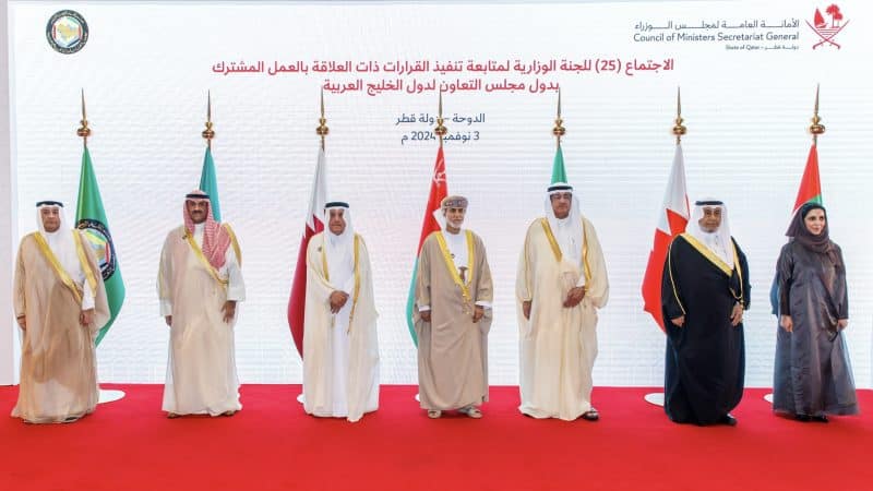 صورة جماعية للمشاركين في الاجتماع الخامس والعشرين للجنة الوزارية المكلفة بمتابعة تنفيذ القرارات ذات العلاقة بالعمل المشترك لدول الخليج العربية